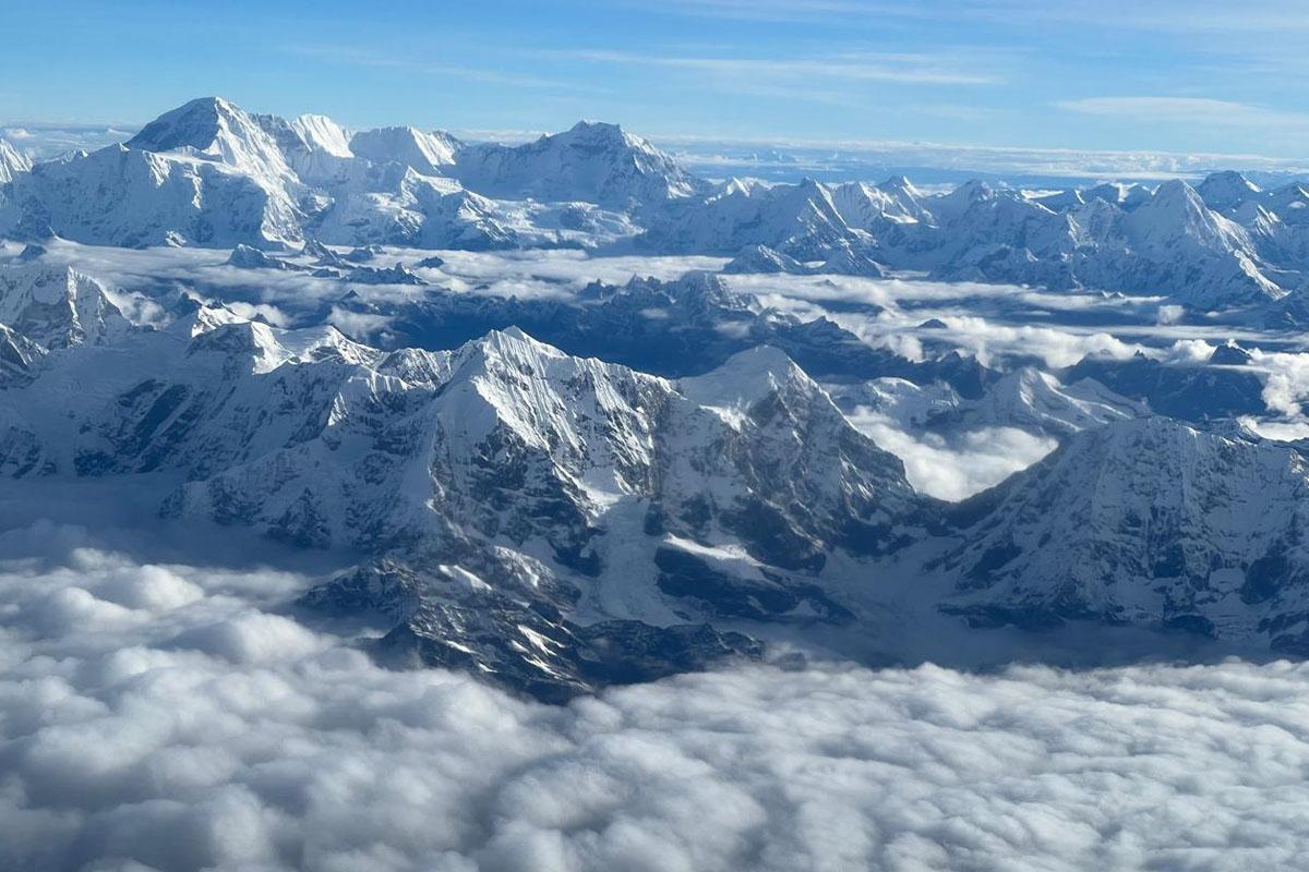 Everest flight by plane