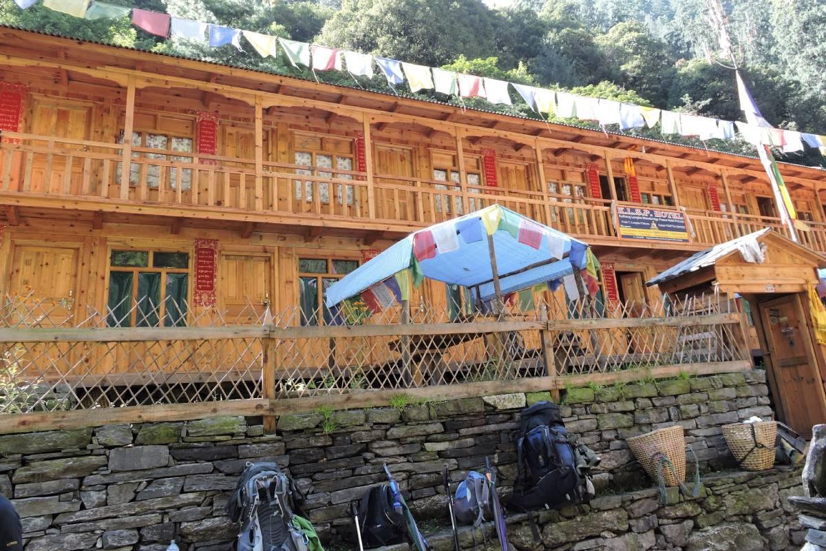 lodges-on-trail